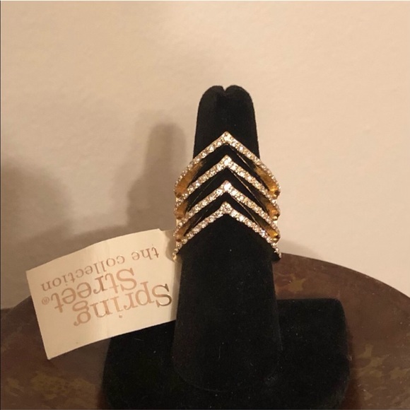 😃Spring Street Chevron Ring - Picture 1 of 4